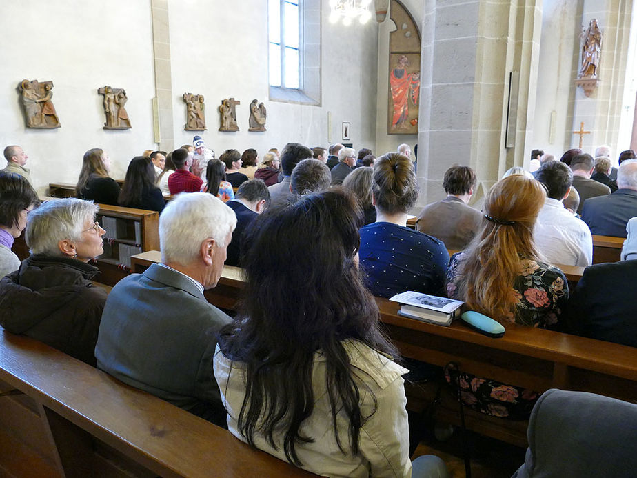 Feier der 1. Heiligen Kommunion in Sankt Crescentius (Foto: Karl-Franz Thiede)